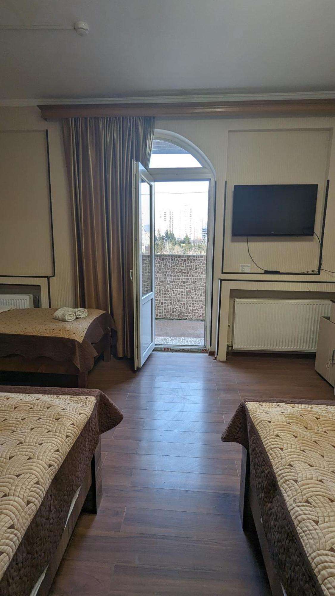 Dkd-Bridge Hotel Tbiliszi Kültér fotó
