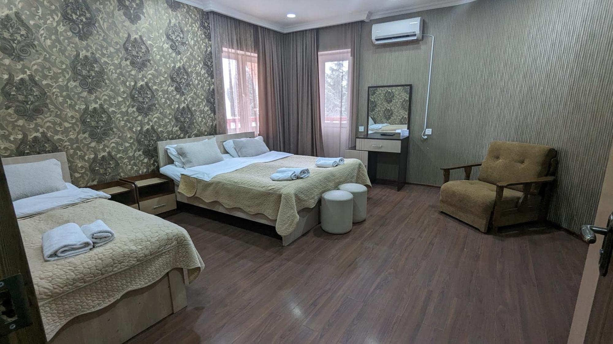 Dkd-Bridge Hotel Tbiliszi Kültér fotó