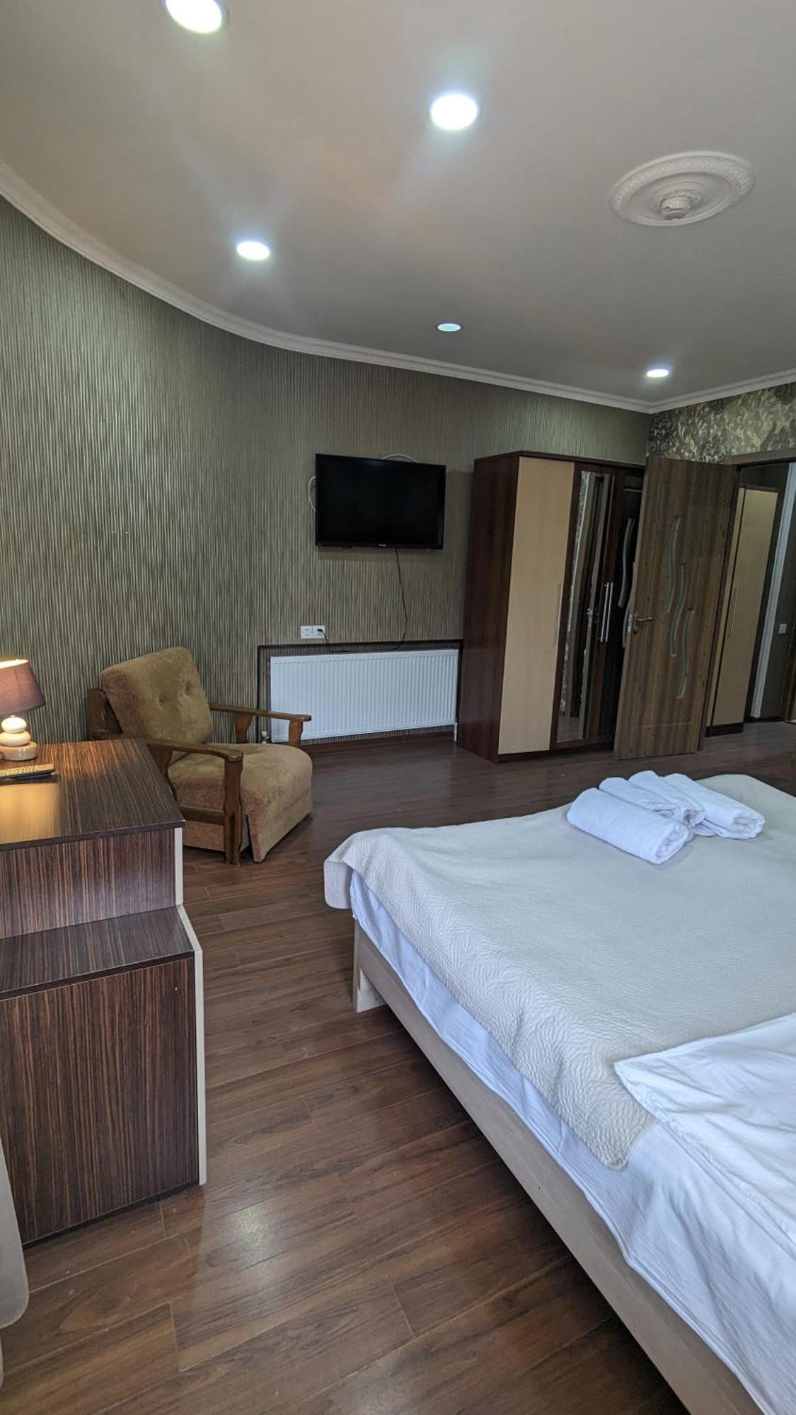 Dkd-Bridge Hotel Tbiliszi Kültér fotó