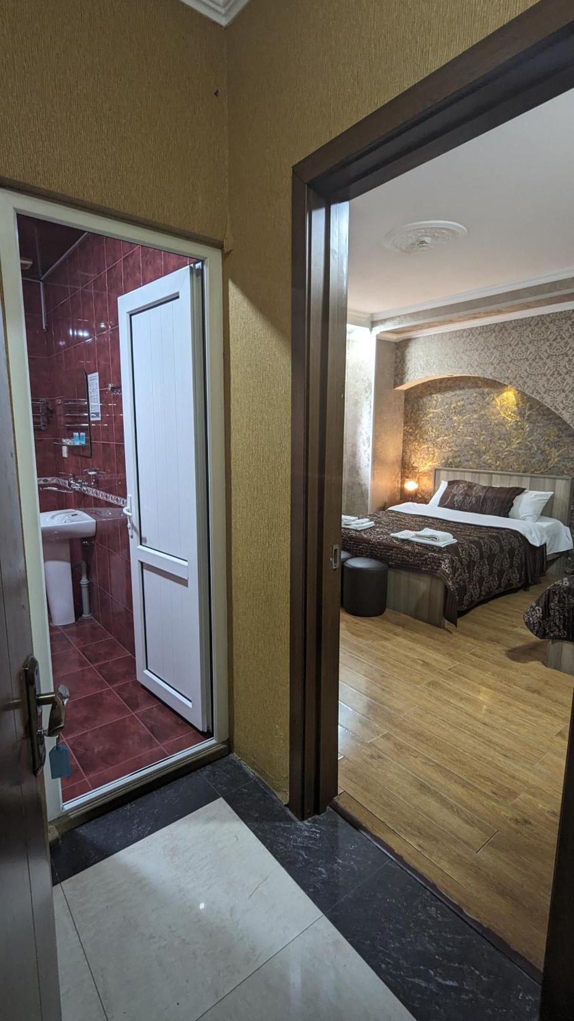 Dkd-Bridge Hotel Tbiliszi Kültér fotó