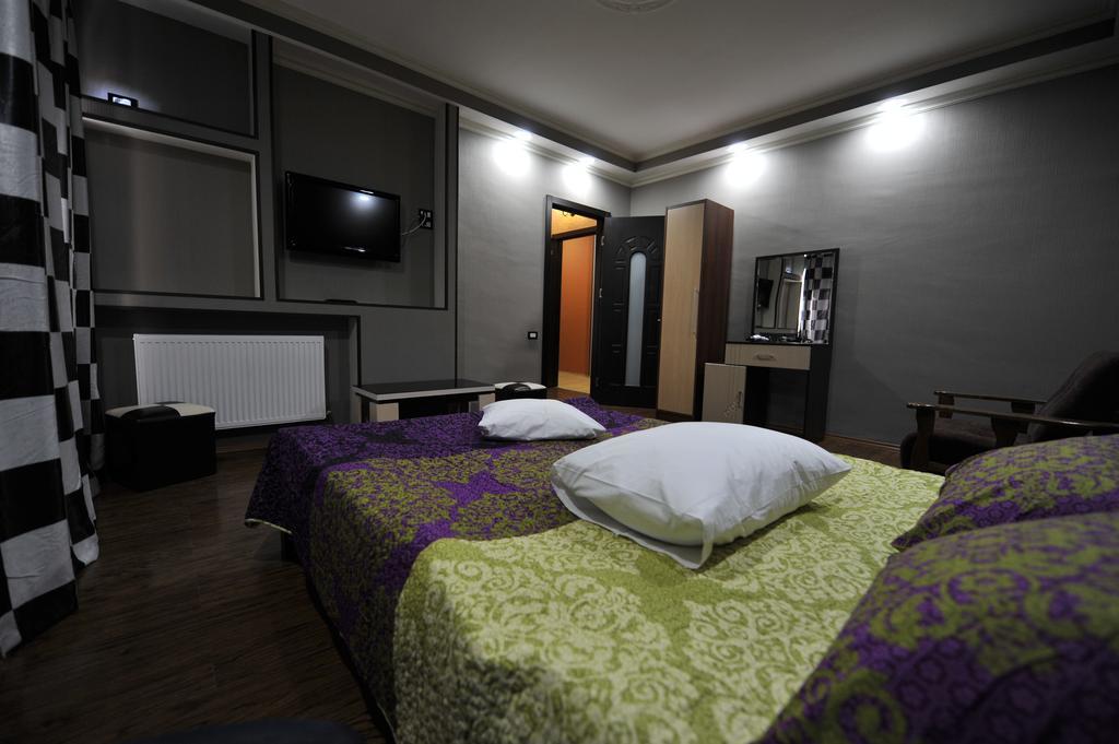 Dkd-Bridge Hotel Tbiliszi Kültér fotó