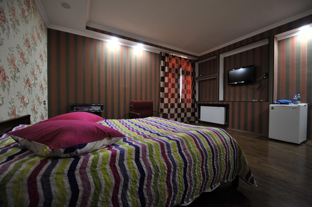 Dkd-Bridge Hotel Tbiliszi Kültér fotó