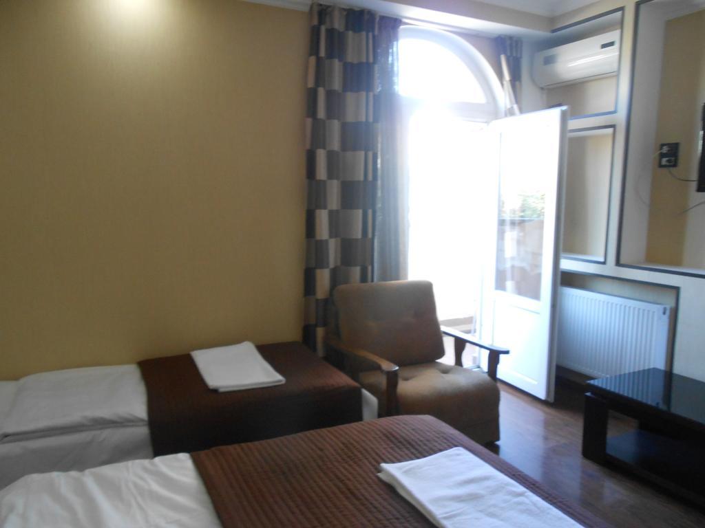 Dkd-Bridge Hotel Tbiliszi Kültér fotó