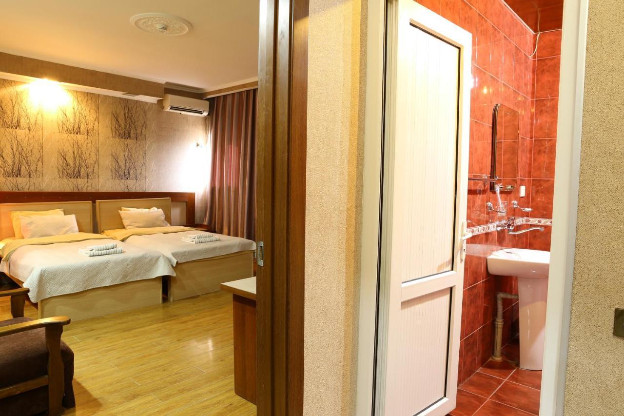Dkd-Bridge Hotel Tbiliszi Kültér fotó